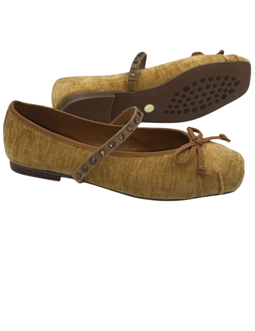 Bailarina mujer Venezianas Udine camel