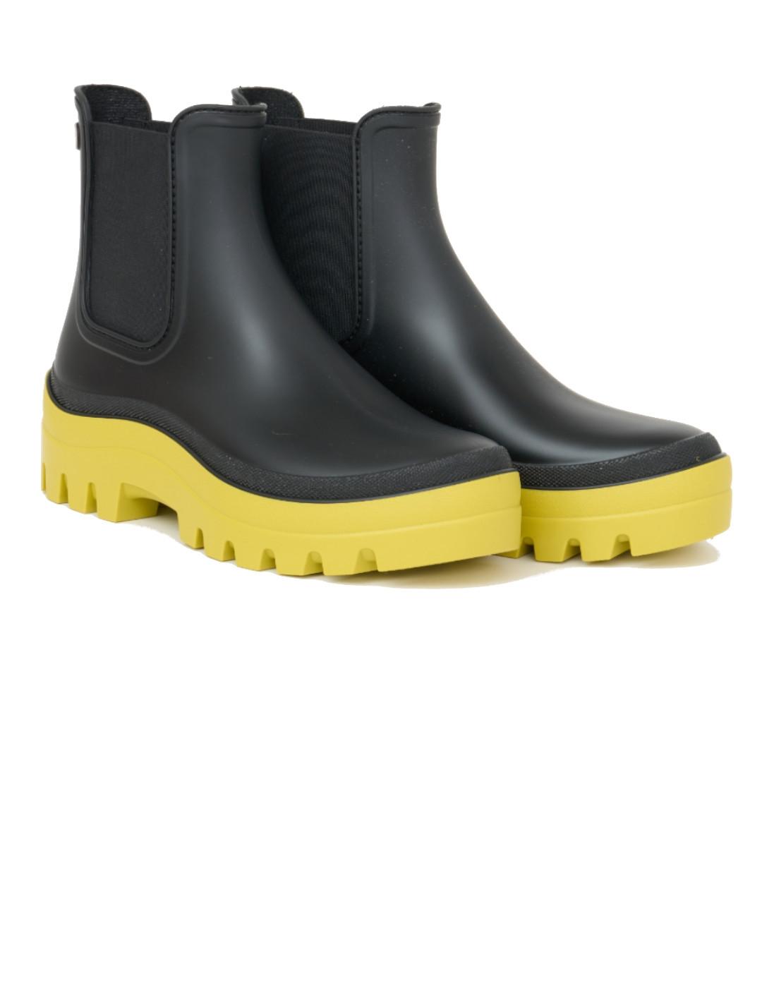 Katiuska mujer Tantä Prahara negra